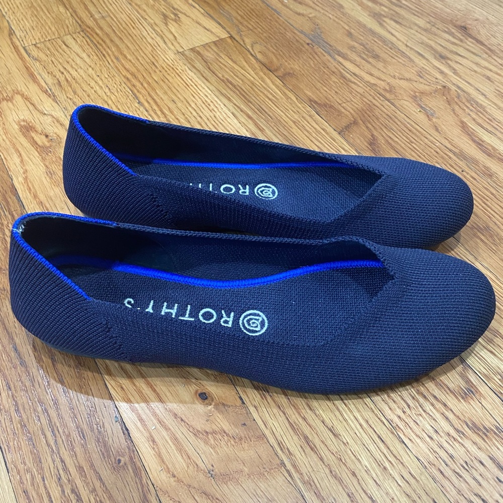 Navy blue 7.5 women’s Rothy’s flats